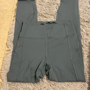 Lululemon in movement right 25” size 6